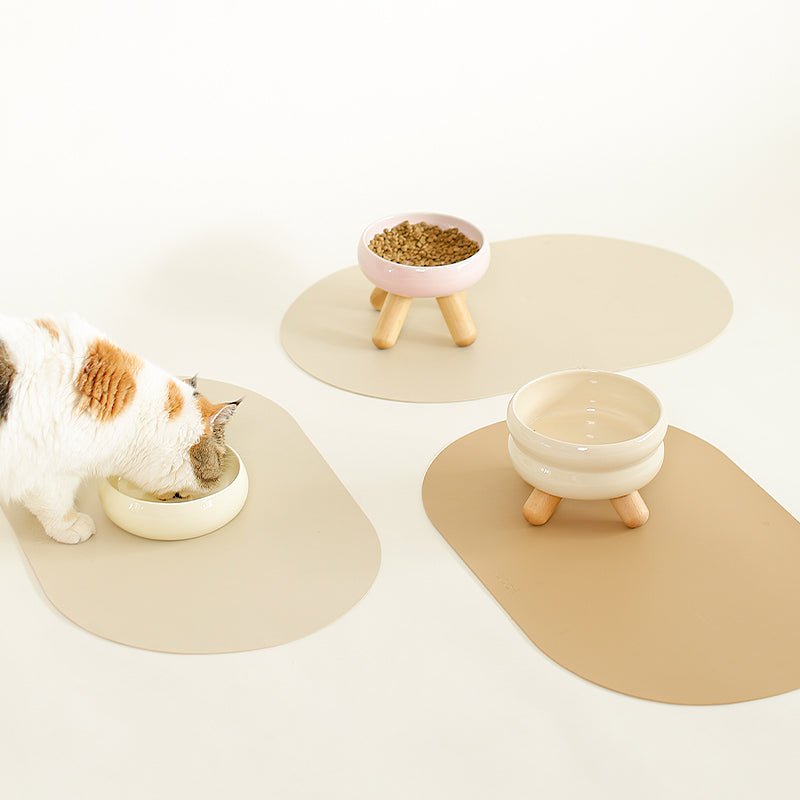 Gulu Reversible Waterproof Leather Pet Feeding Mat With Double Sided PVC Leather Surface For Spill Proof Dining